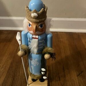 Santa's Workshop 14" Coastal King Nutcracker